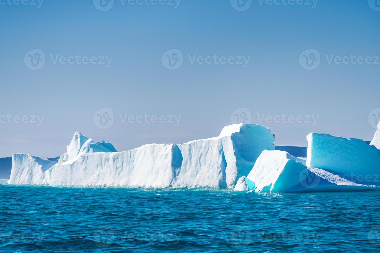 majestueux la glace falaises couronné par une cool atmosphère, encadré par le magnifique mer et ciel, prestidigitation une harmonieux panorama de la nature glacé grandeur et océanique splendeur photo