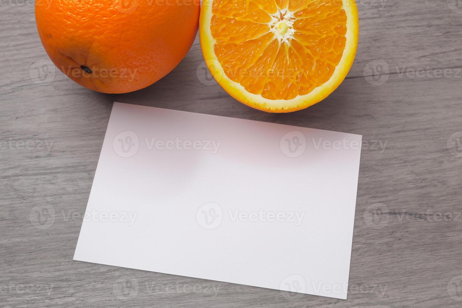 blanc papier maquette animé par le piquant aura de Frais des oranges, artisanat une visuel symphonie de culinaire opulence et sain conception photo