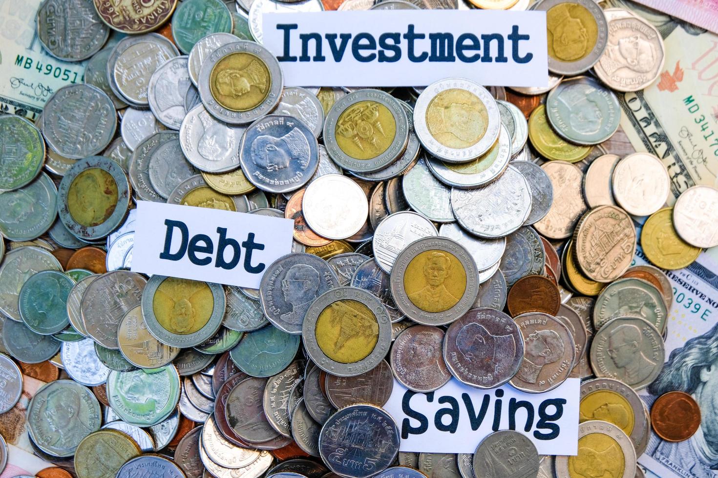 tas de pièces pour l'épargne d'investissement et le concept de dette. concept de pièces fractionnaires. photo
