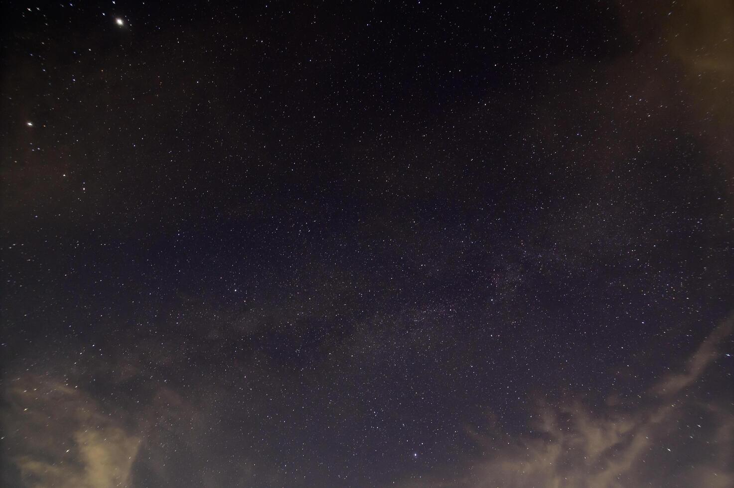 ciel étoiles nuages voie lactée la nuit photo