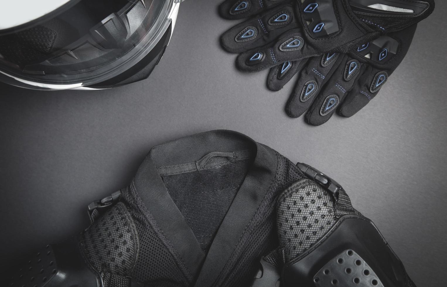 casque, gants, veste. vêtements de sécurité moto photo