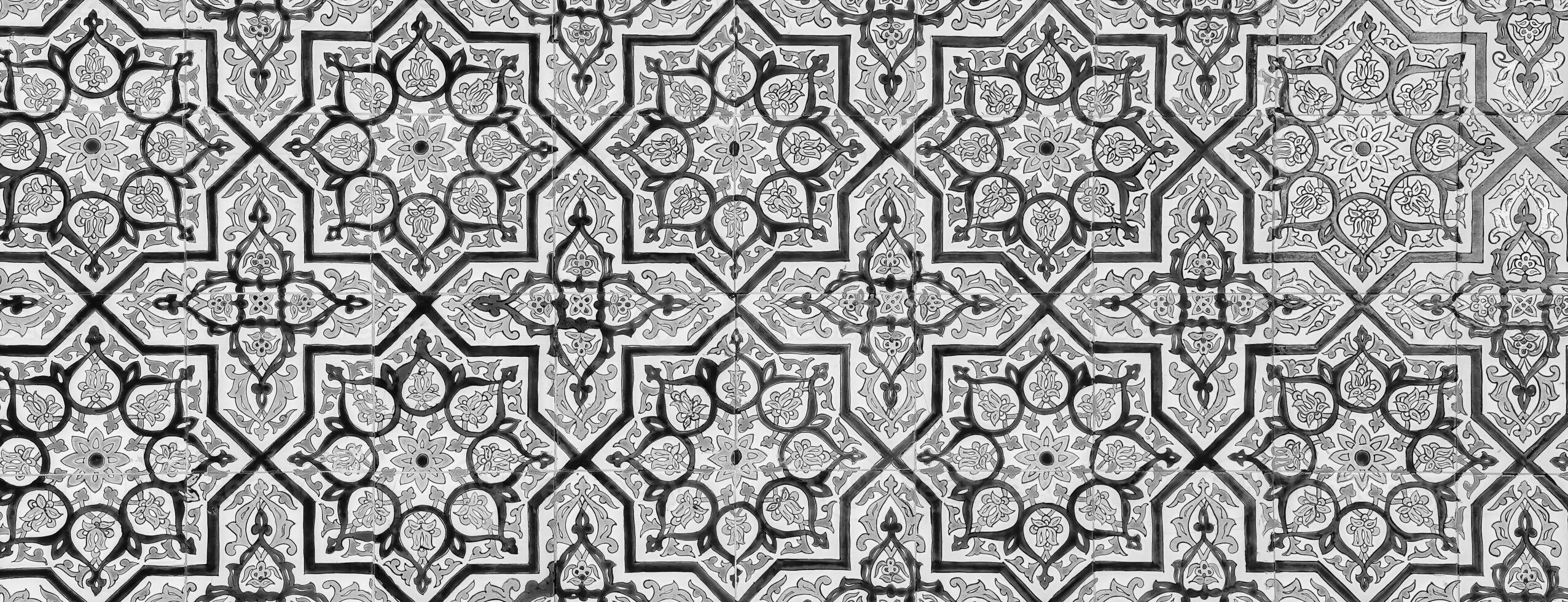 noir et blanc géométrique traditionnel islamique ornement sur une tuile. fragment de une céramique mosaïque.abstrait Contexte. photo