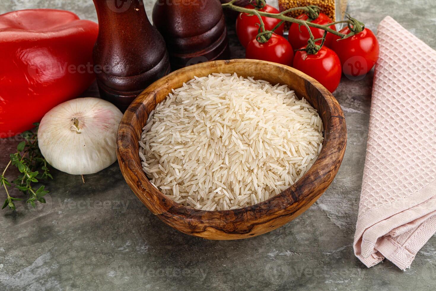 brut délicieux basmati riz tas photo