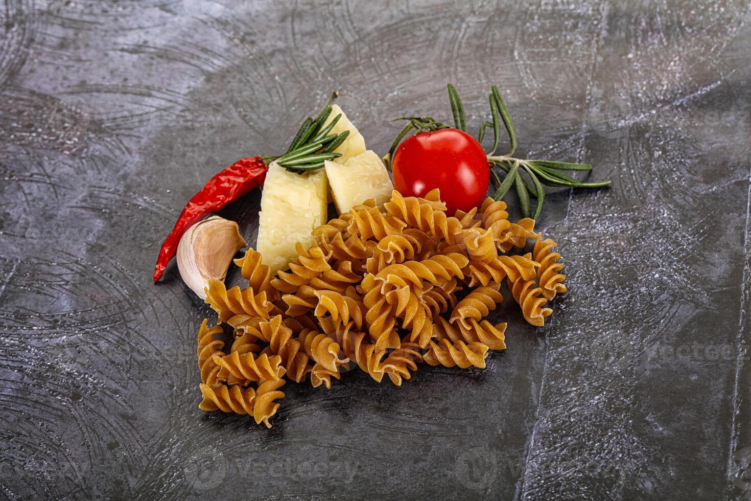 brut entier grain Pâtes fusilli photo