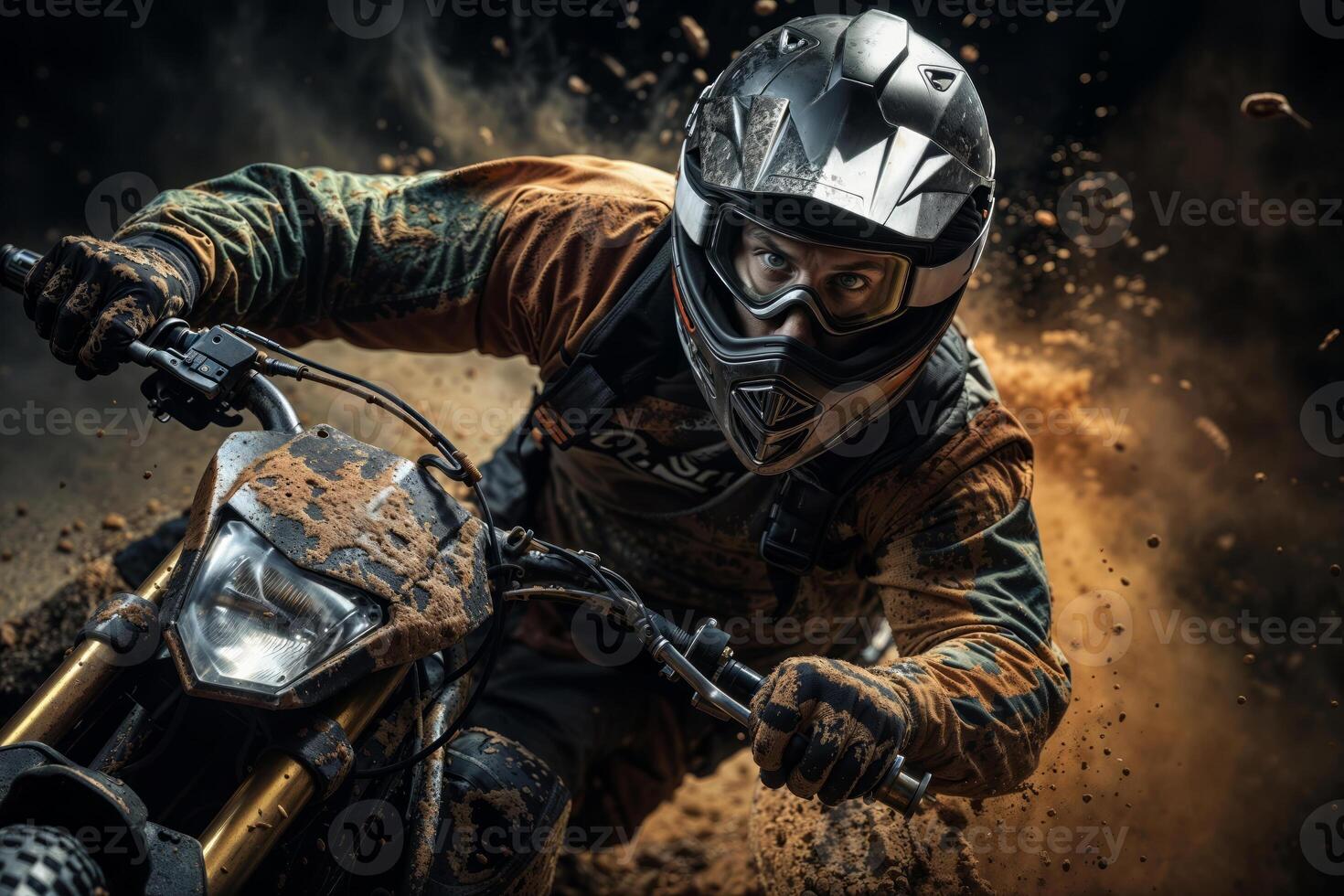 intense motocross cavalier dans action photo