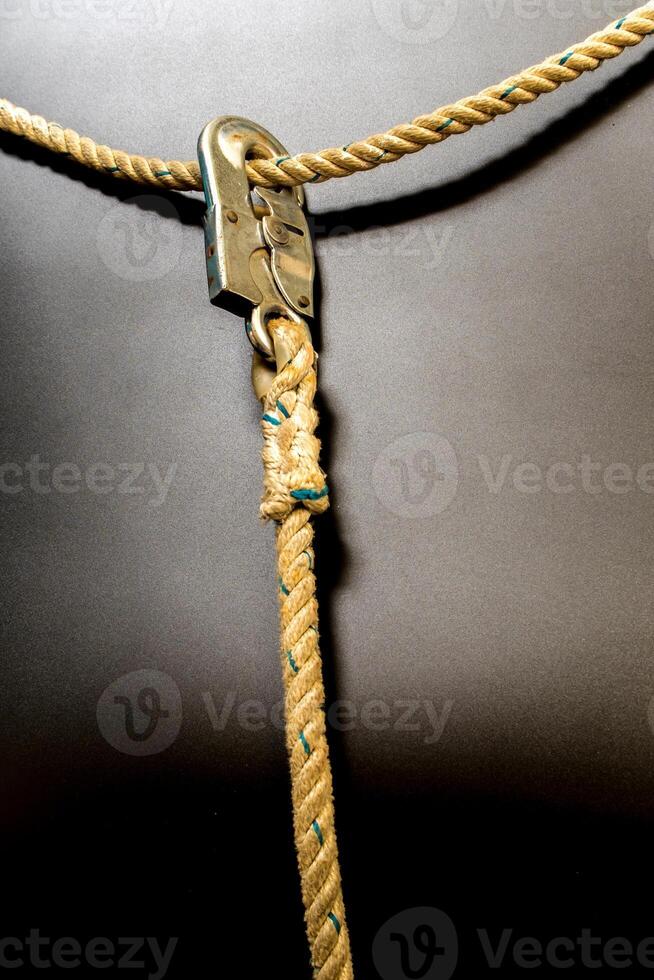 crochet et corde de sécurité équipement pendre sur corde photo