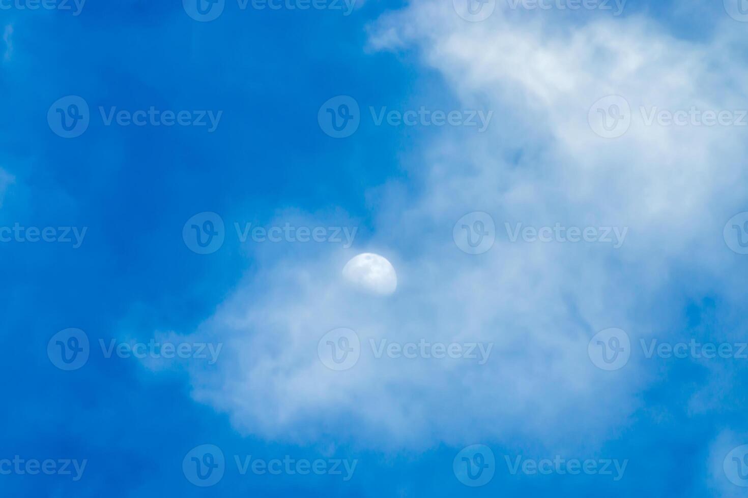 ciel bleu avec nuage blanc photo