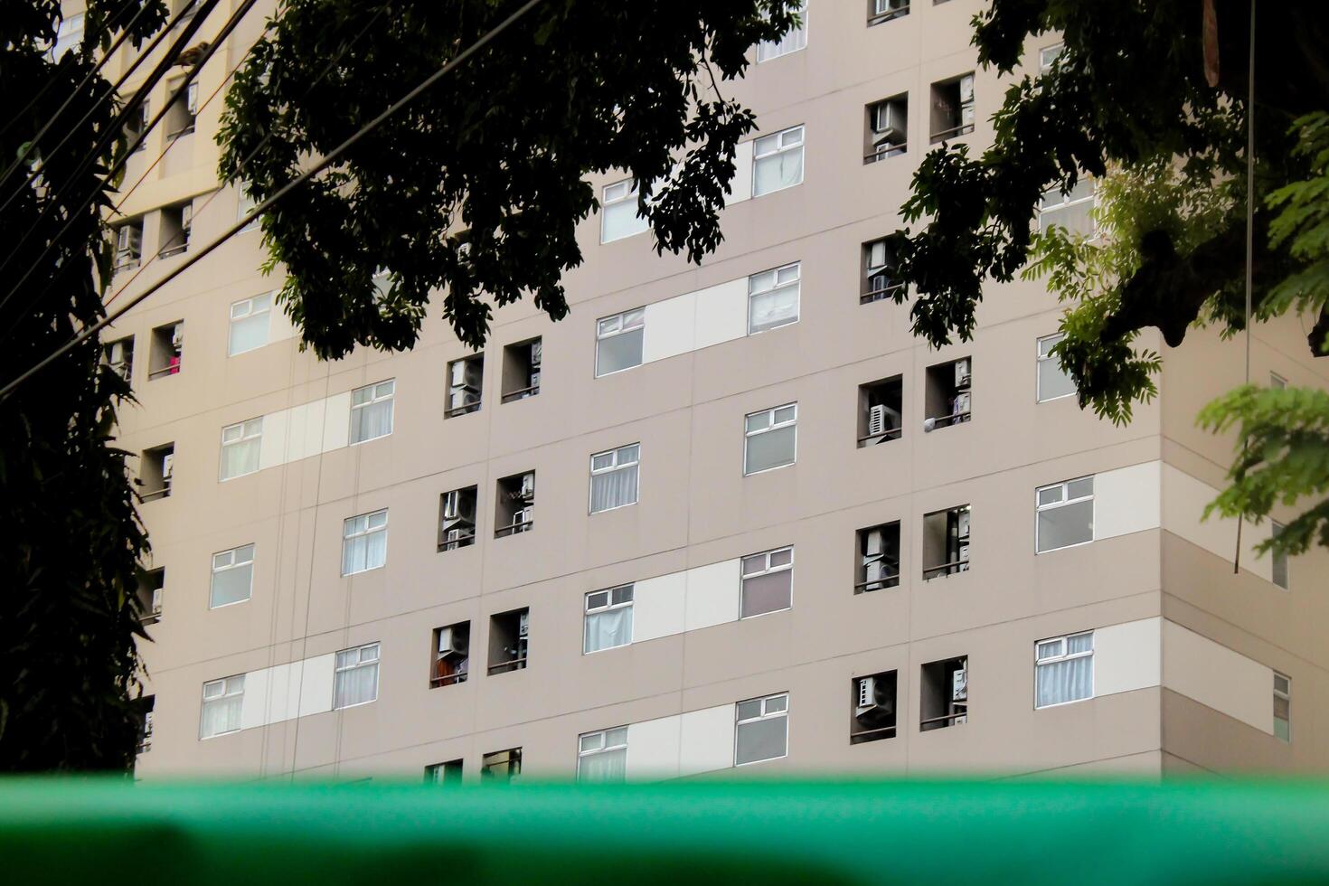 appartement bâtiment avec ciel dans le soir photo