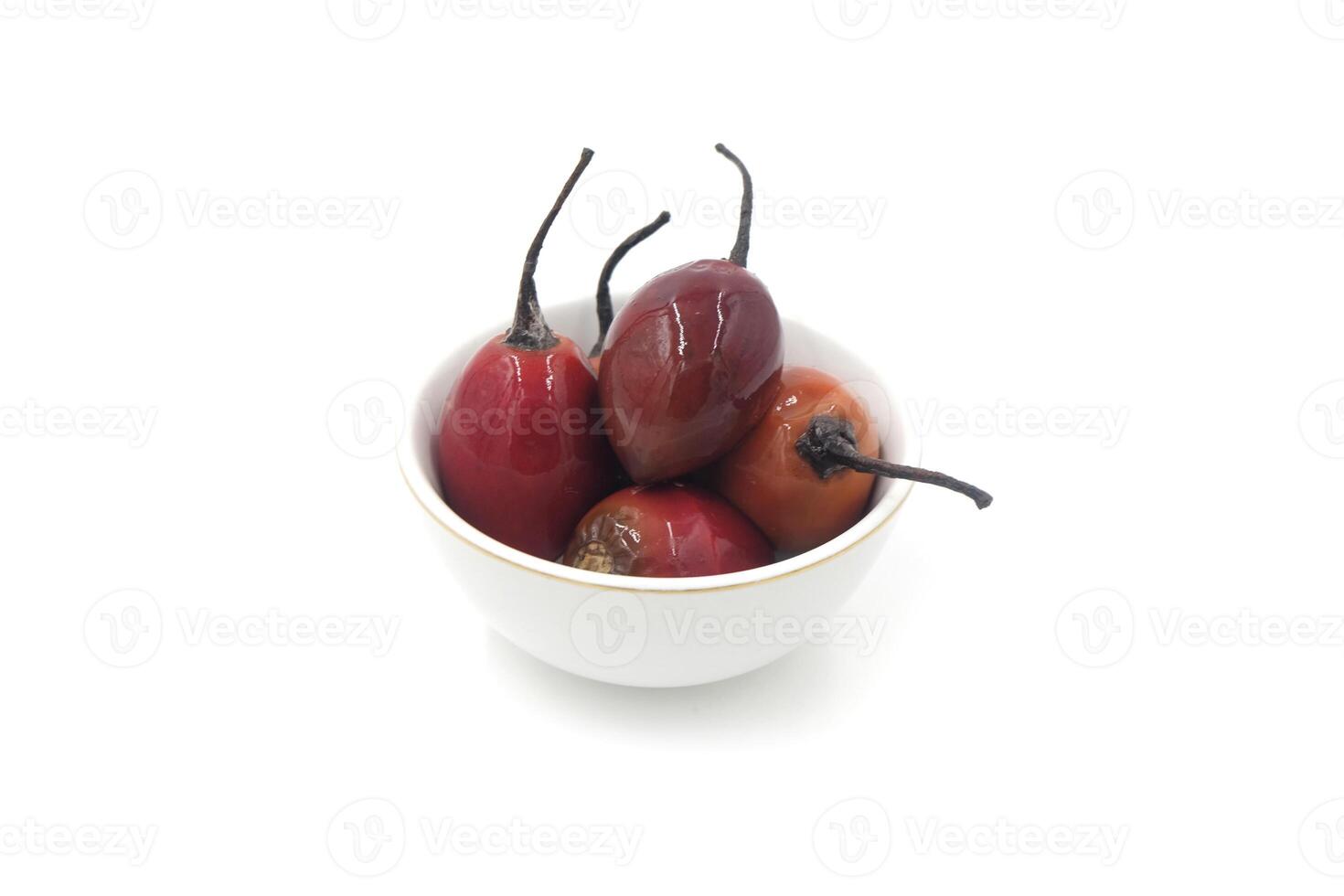 mûr tamarillo fruit dans une blanc bol photo
