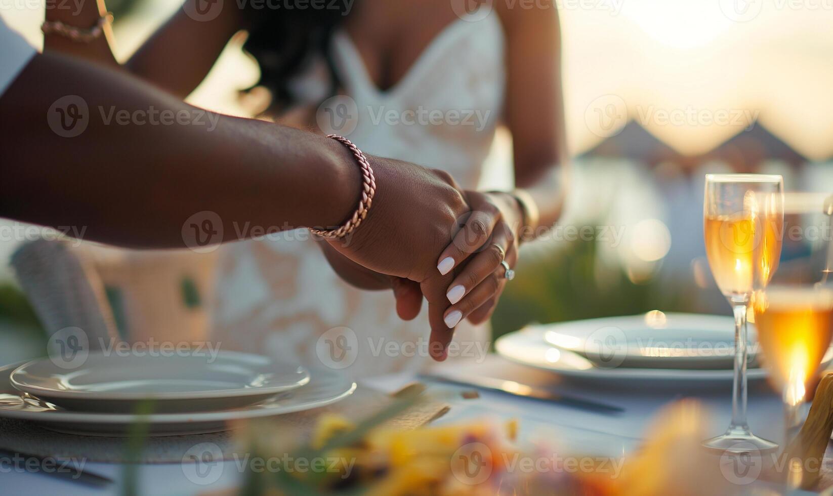 intime romance à crépuscule - des couples dîner Date par aux chandelles photo