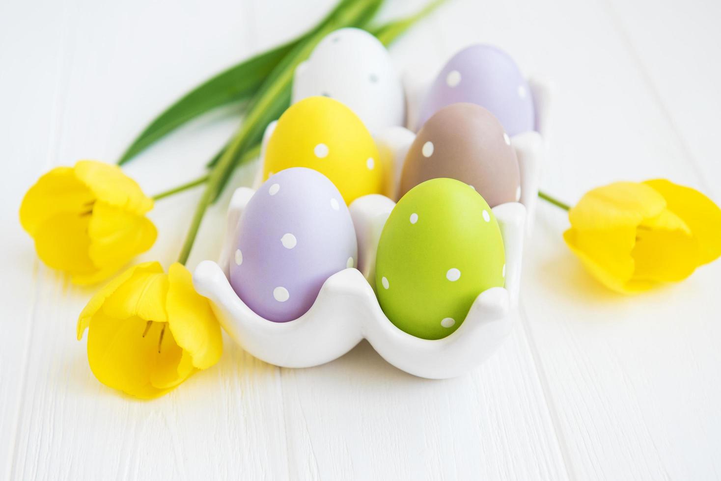 oeufs de pâques dans le bac photo