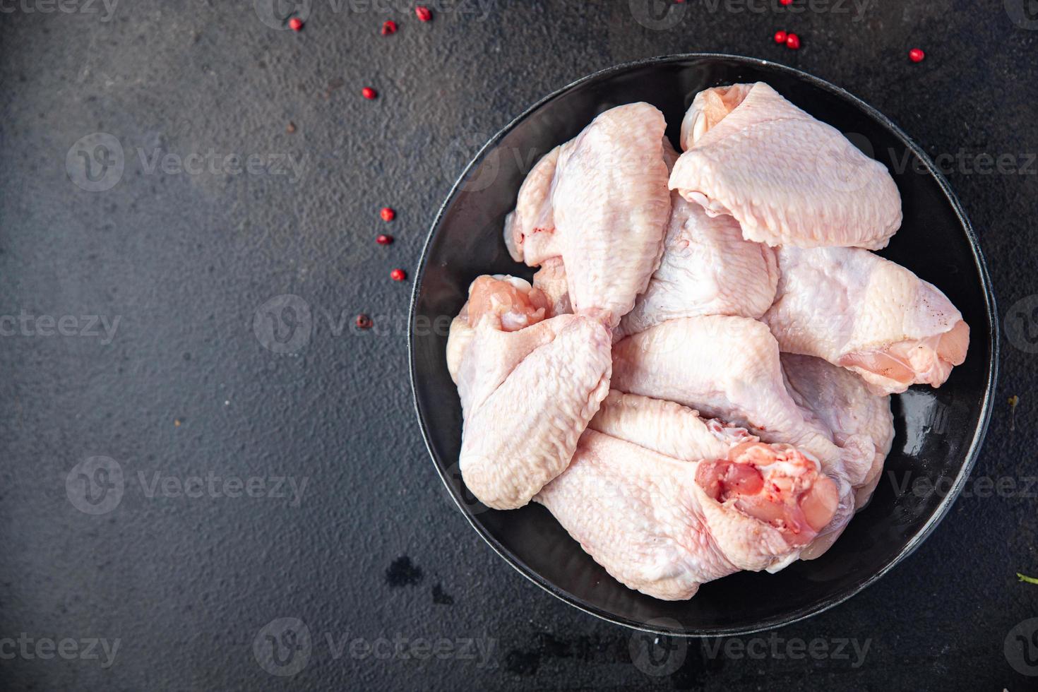 ailes de poulet cru viande la volaille frais photo