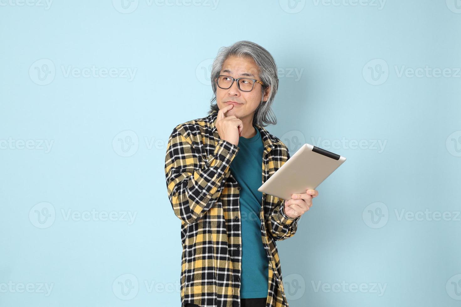 homme en bleu photo