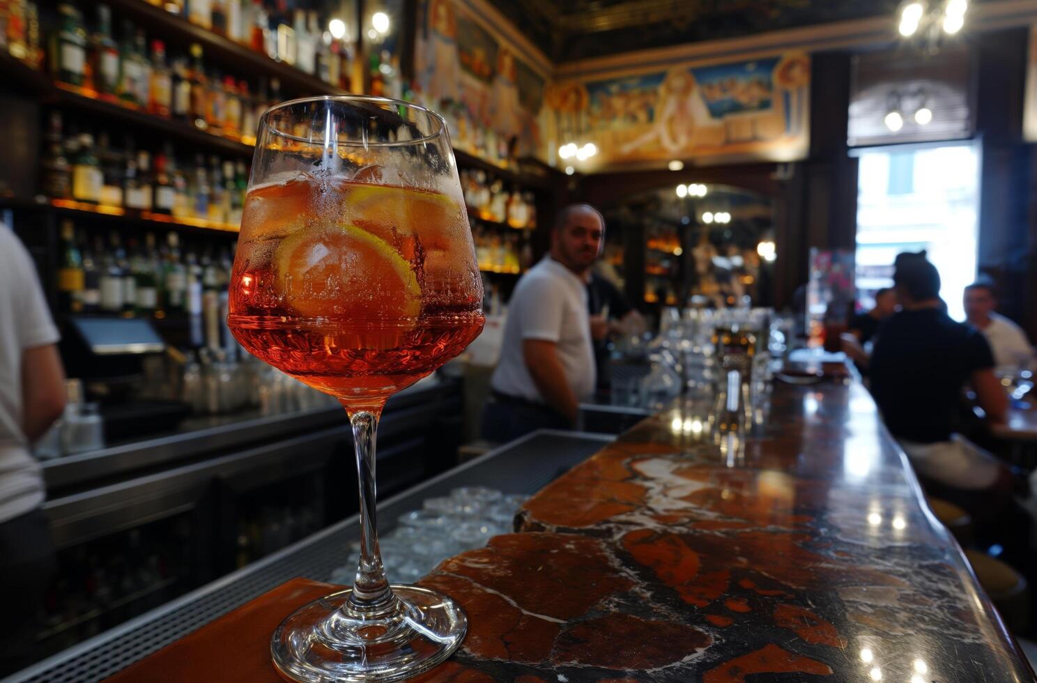 aperol spritz à bar photo