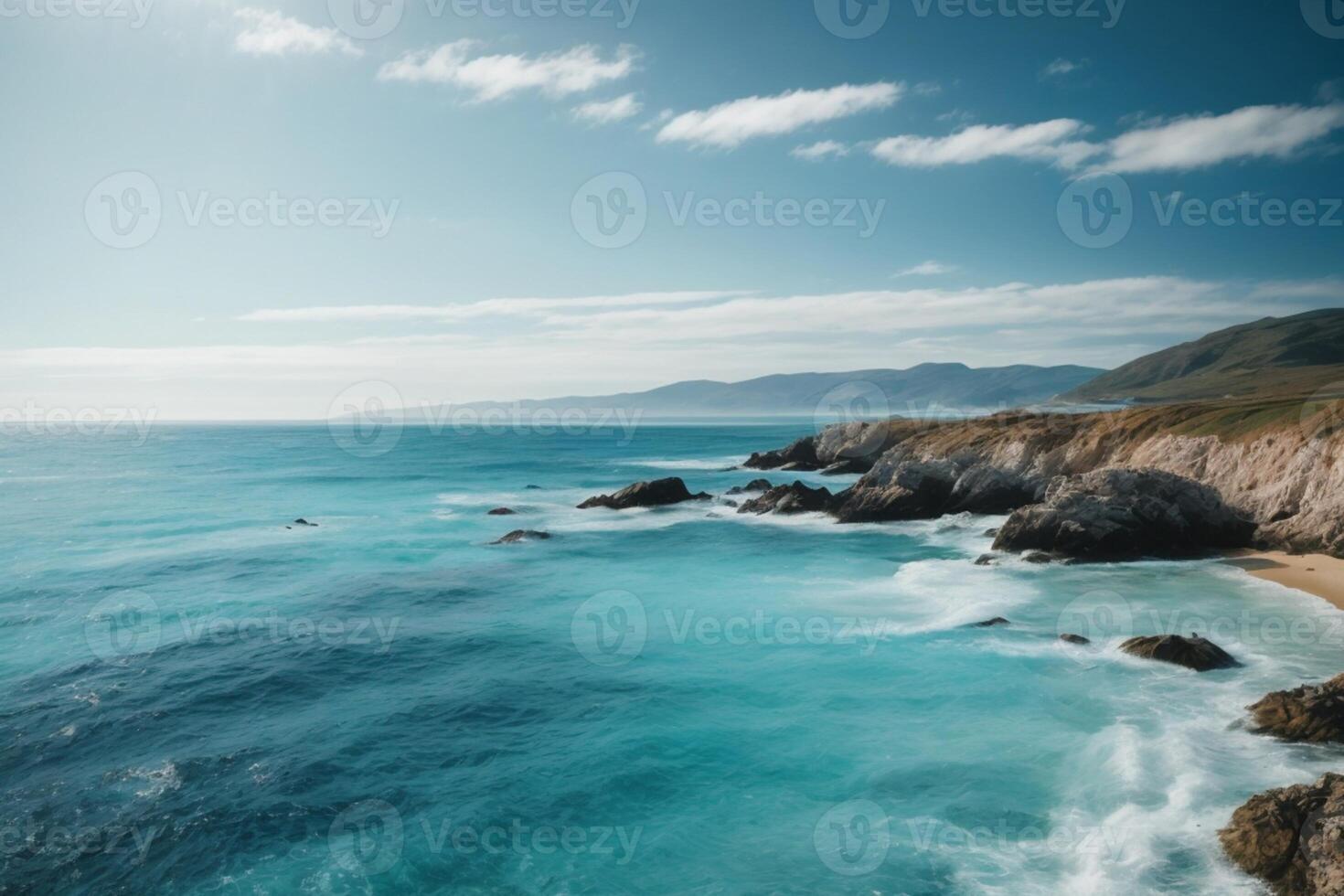 bleu océan vagues et Soleil des rayons dans le océan photo