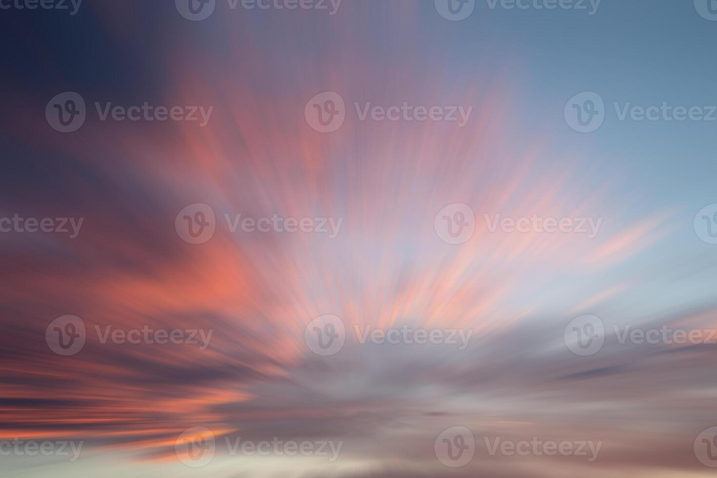 ciel avec des nuages rouges photo