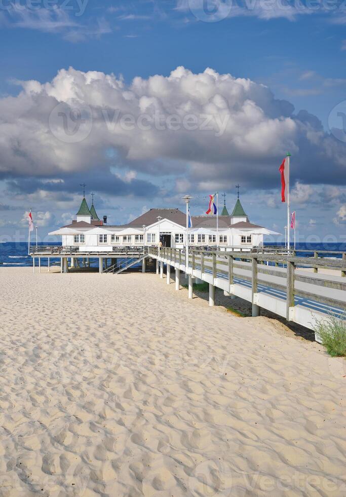 plage et jetée de ahlbeck à baltique Mer,Usedom, Mecklembourg-Poméranie-Occidentale, Allemagne photo