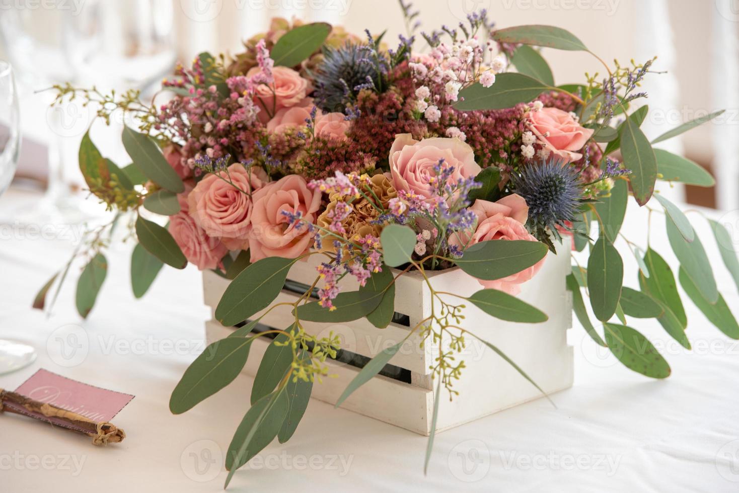 table servie au mariage avec lumière naturelle photo