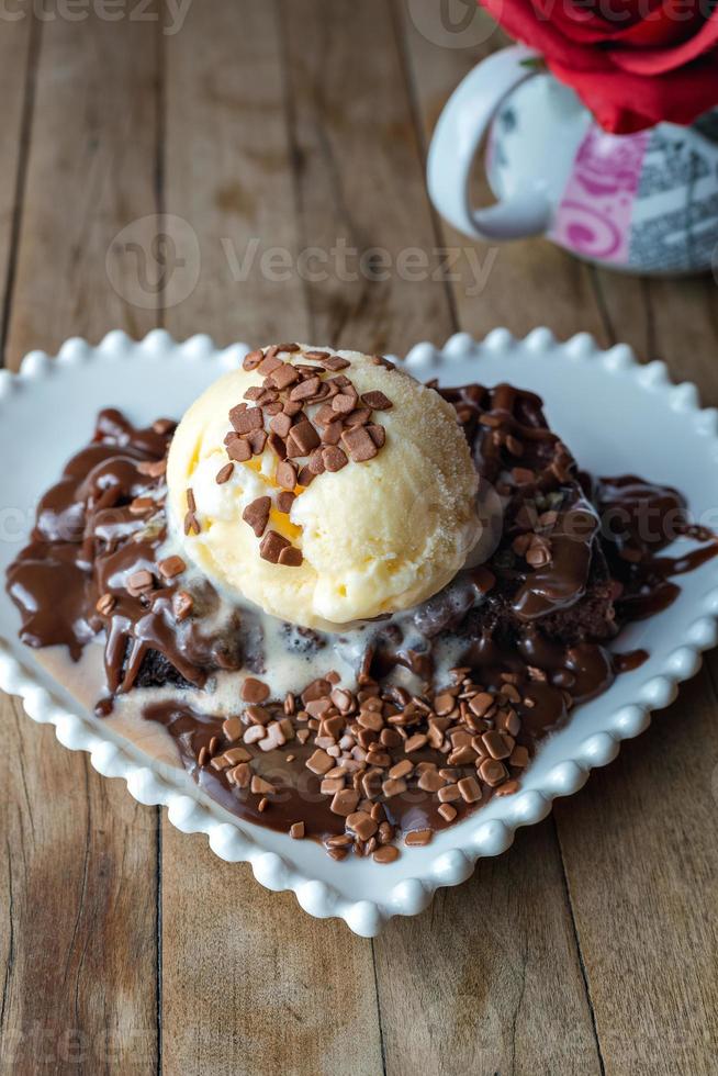 crème glacée avec gâteau photo