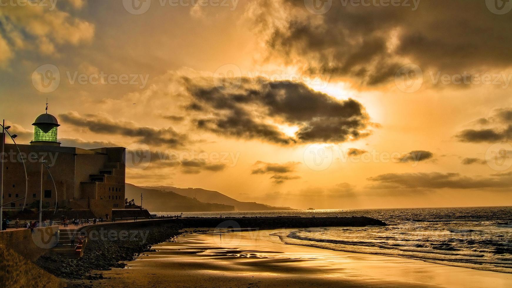 coucher de soleil à las palmas ville de gran canaria photo