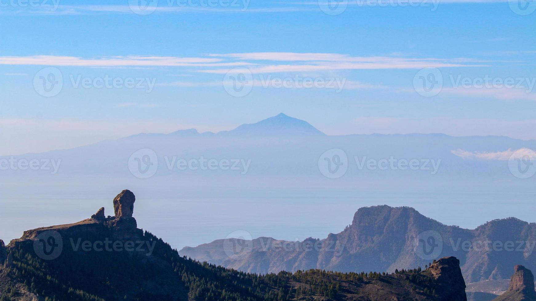 montagnes au sommet de l'île de gran canaria photo