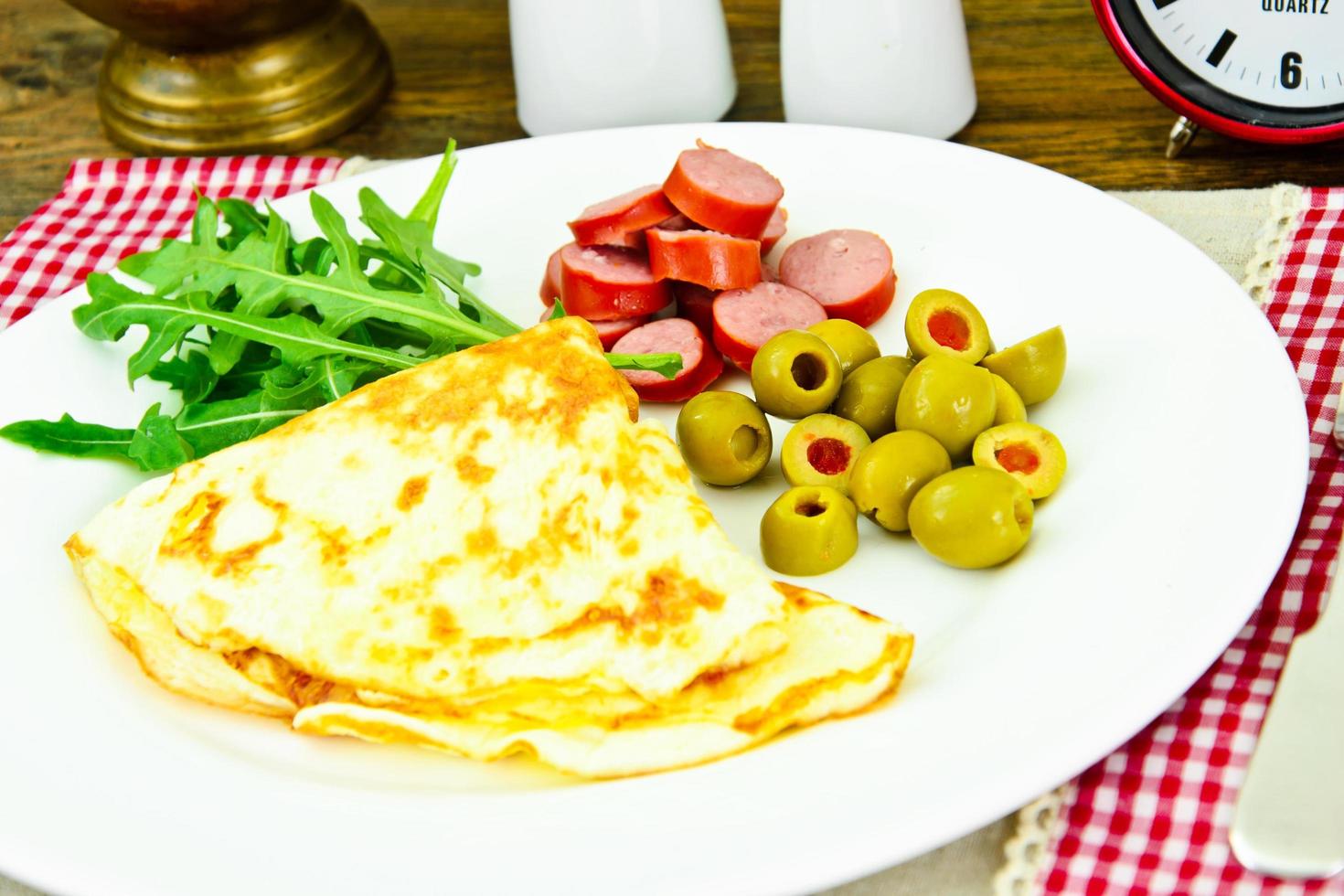 aliments sains et diététiques œufs brouillés avec des légumes photo