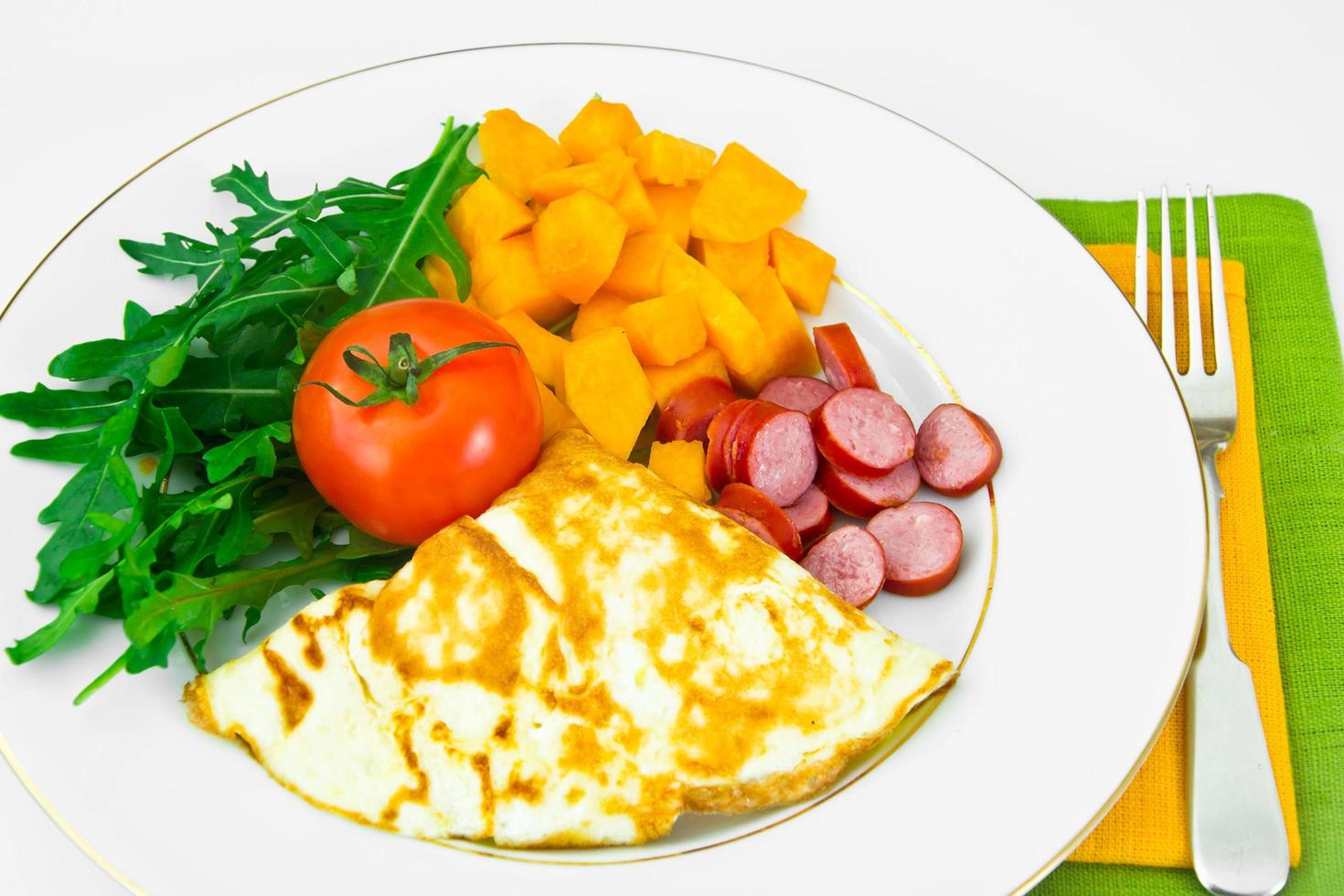aliments sains et diététiques œufs brouillés avec des légumes photo