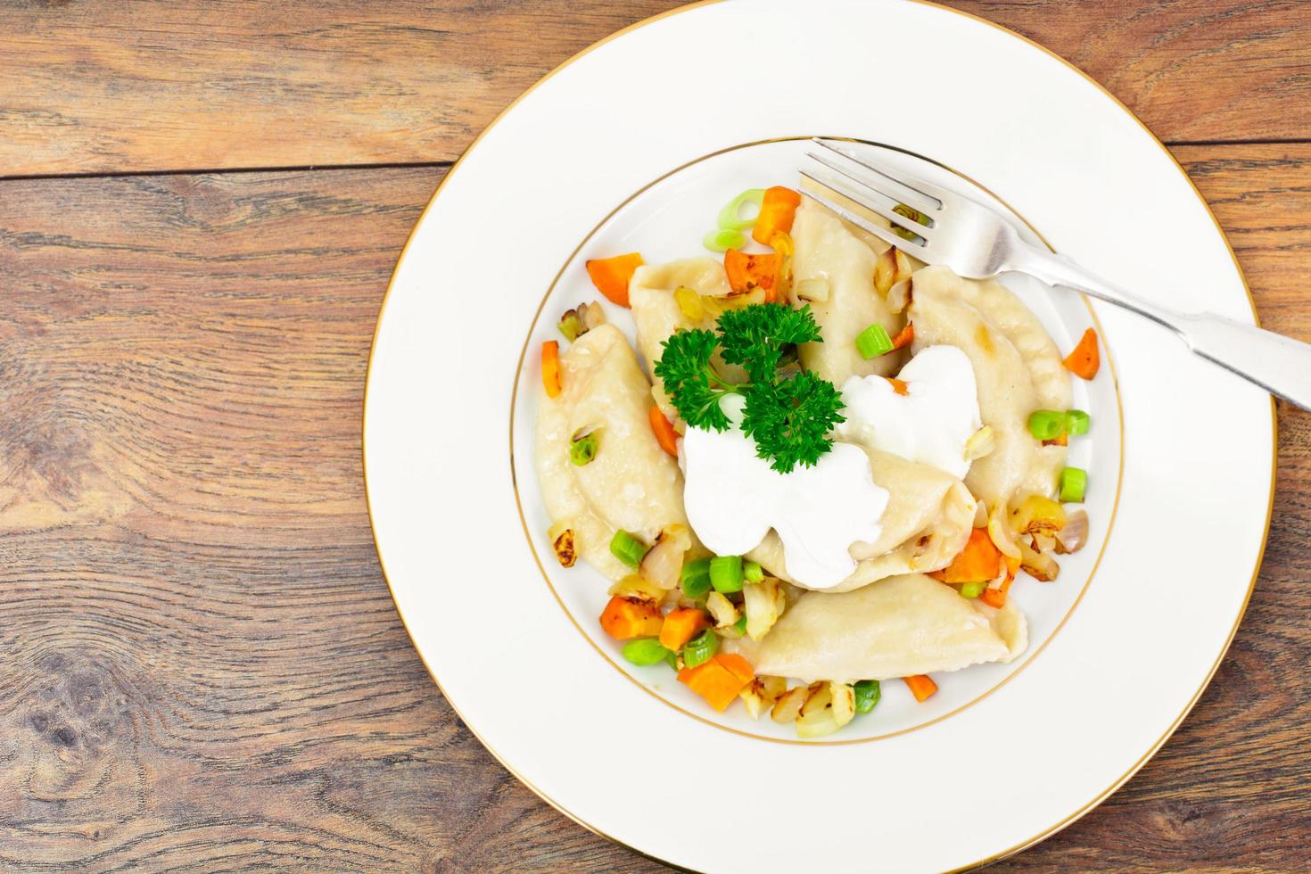 boulettes maison, pelmeni russe photo