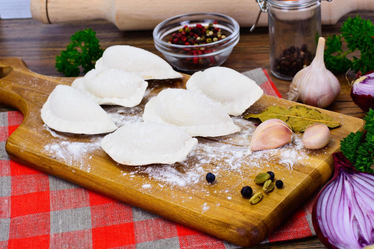 boulettes maison, pelmeni russe photo