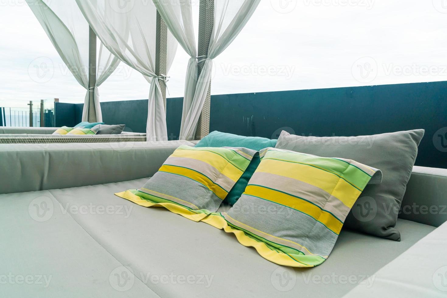 décoration d'oreillers en arc pour se détendre photo