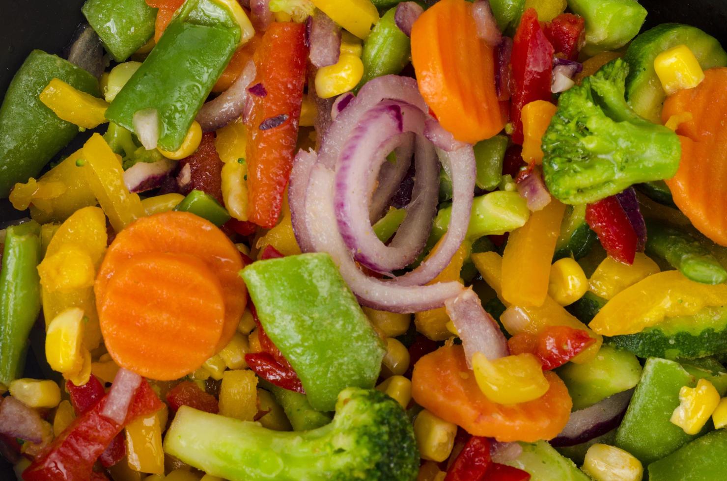 mélange de légumes surgelés dans une alimentation saine photo