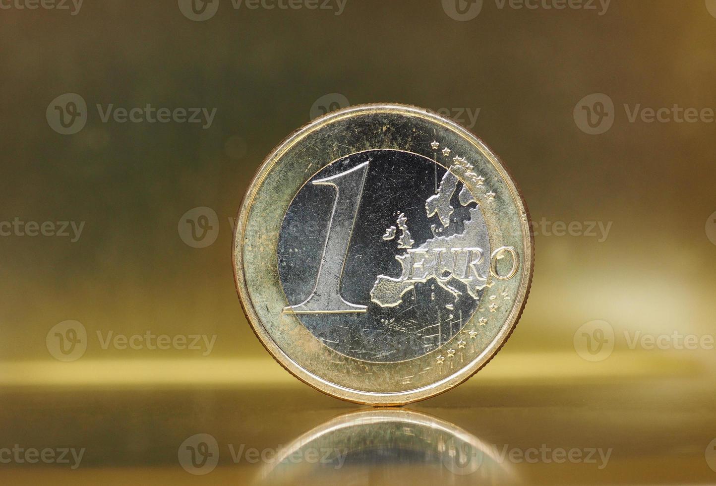Pièce de 1 euro, union européenne sur fond d'or photo