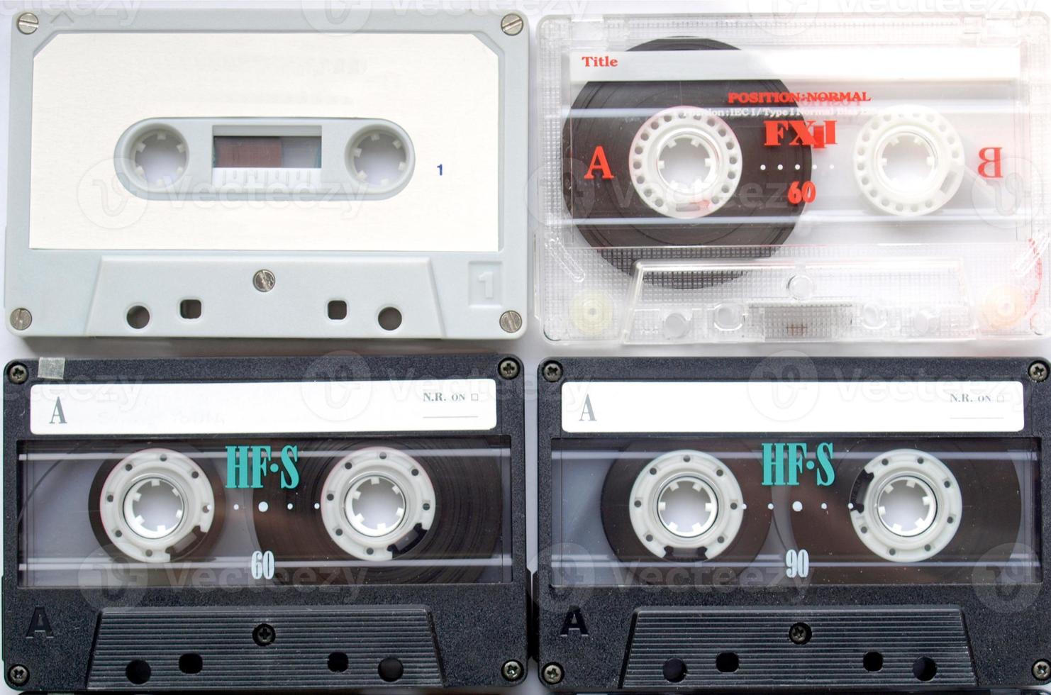 de nombreuses cassettes audio photo