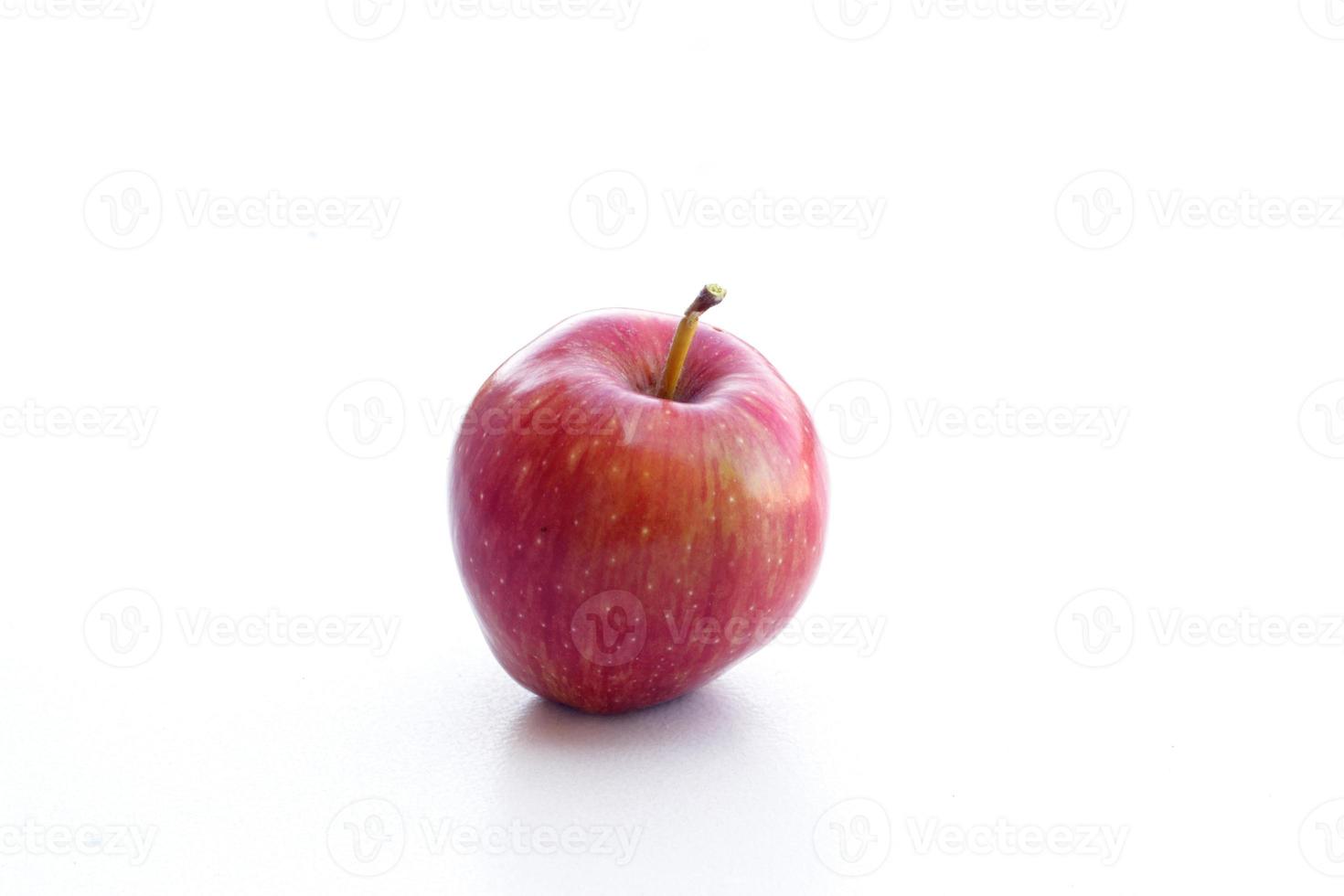 belle pomme rouge sur un fond de superaliment transparent photo