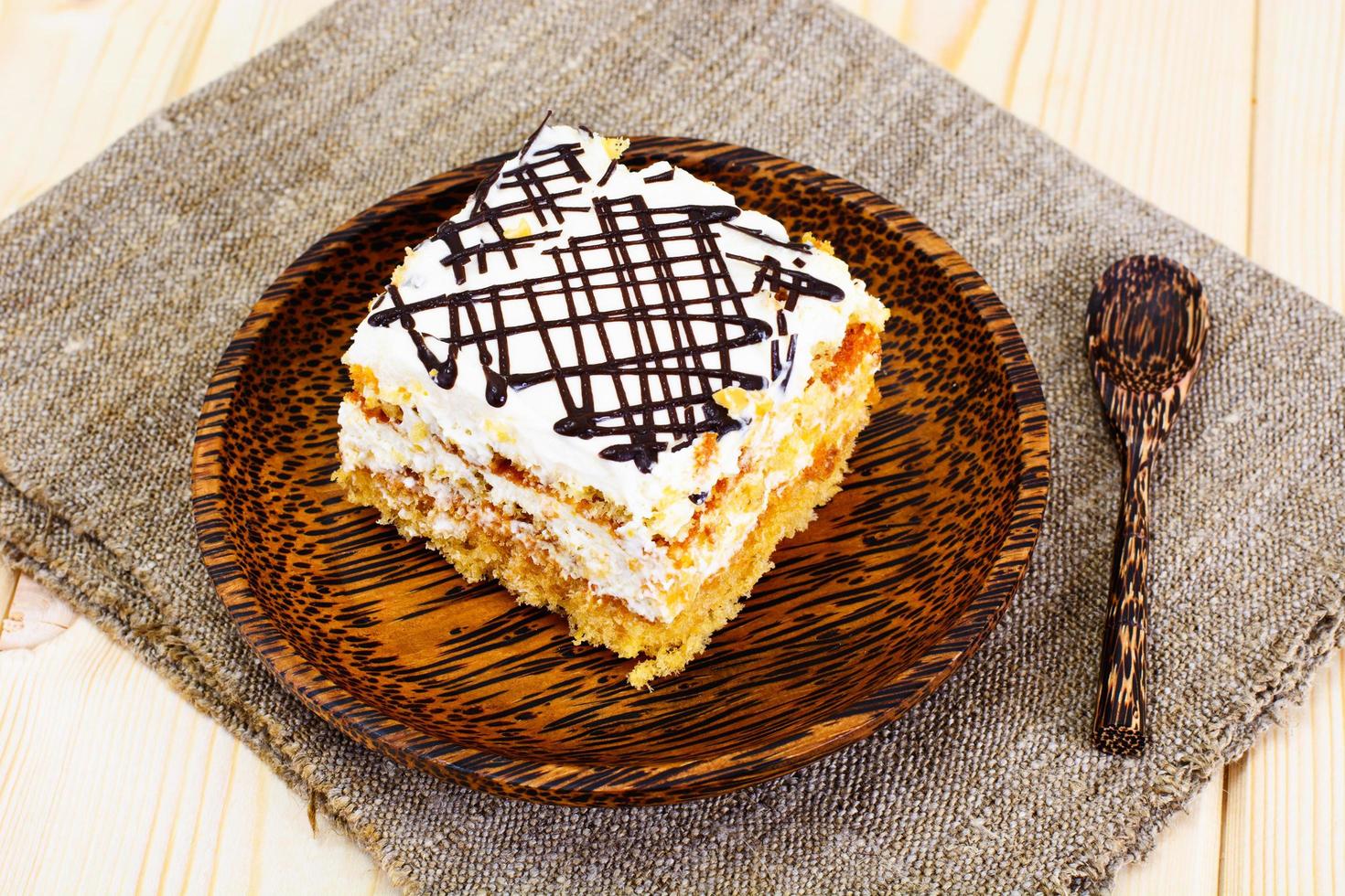 gâteau au miel avec sauce aigre-douce photo