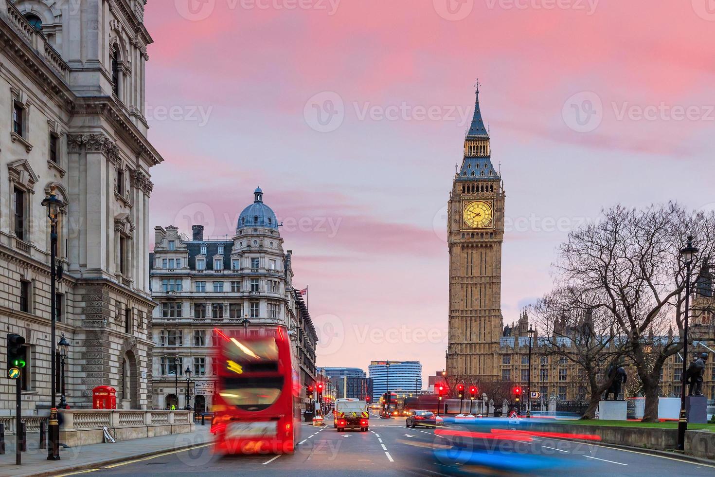 Big Ben et les chambres du parlement au crépuscule photo