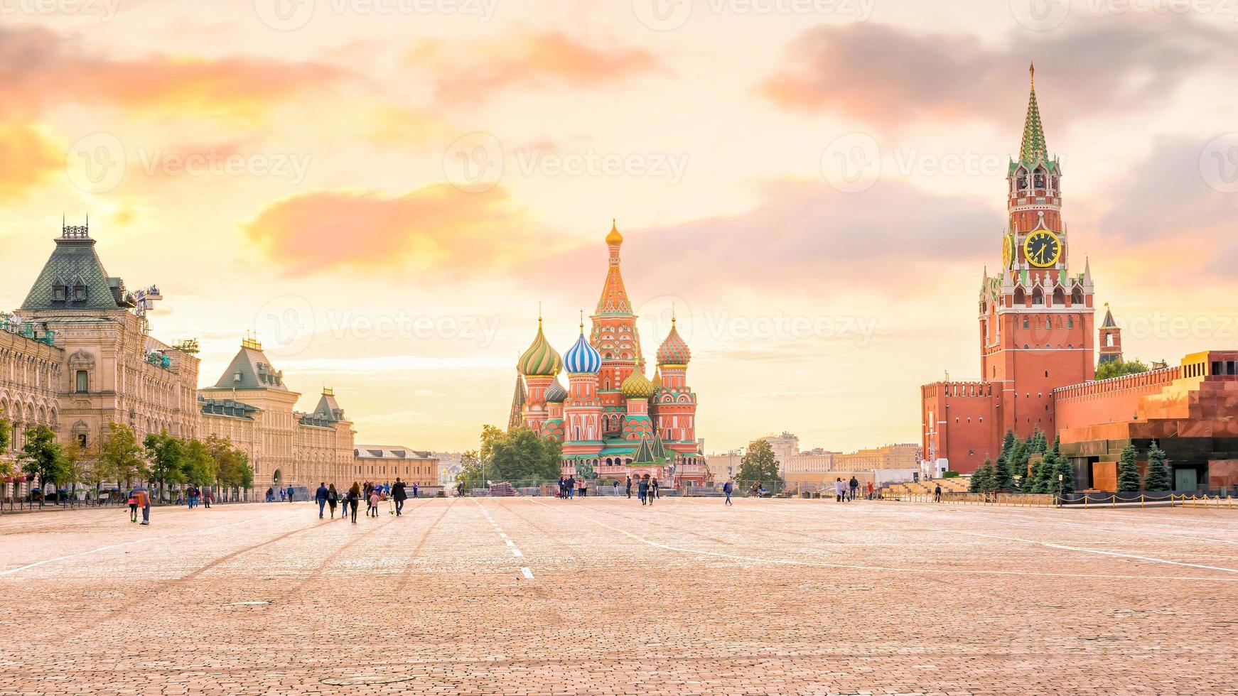 Cathédrale du basilic sur la place rouge à moscou photo