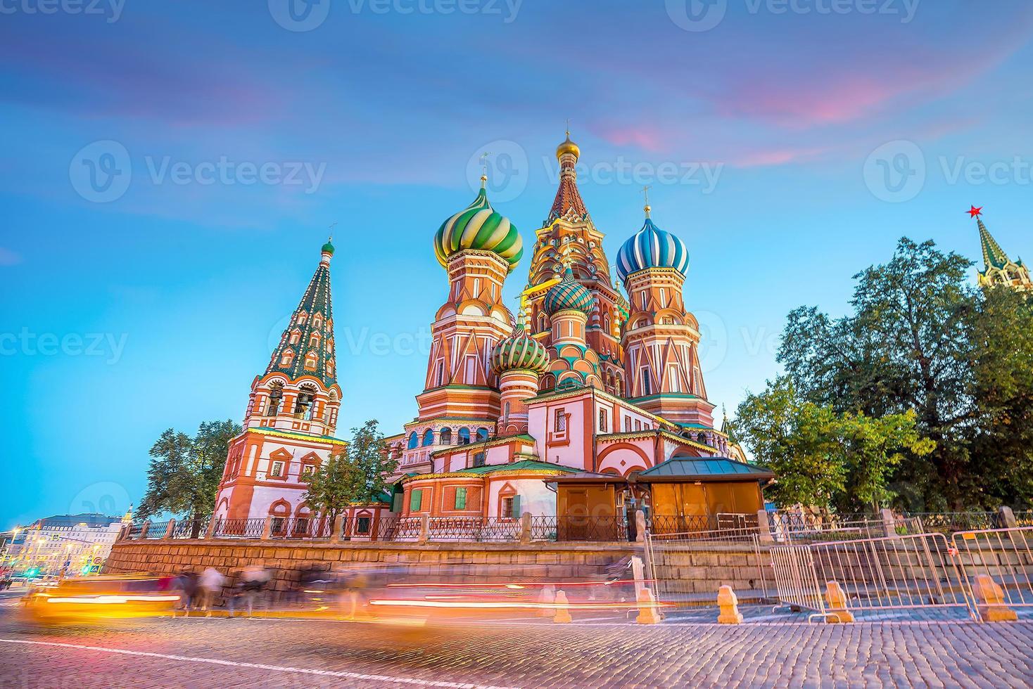 Cathédrale du basilic sur la place rouge à moscou photo