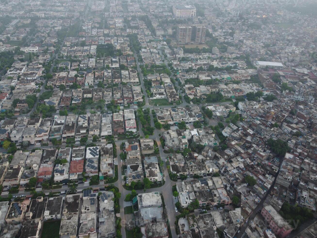 magnifique Résidentiel zones dans lahore avec drone sur novembre 18 ans, 2023 photo