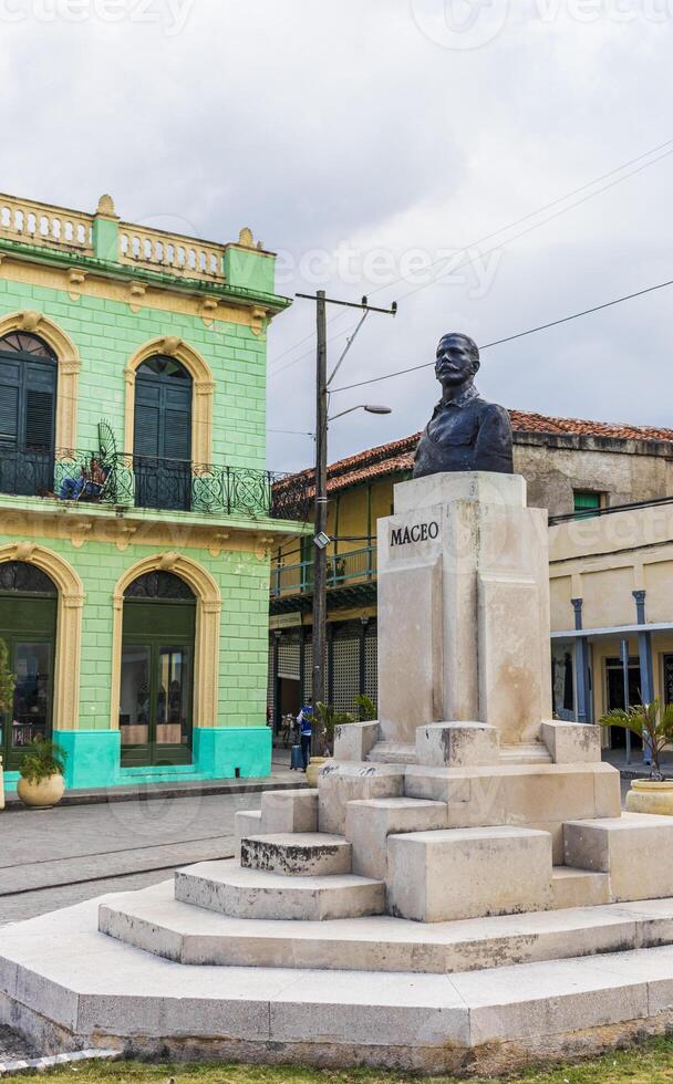 03.03.2024 - camagüey, Père Noël lucie, Cuba - des rues de le ville. gens photo