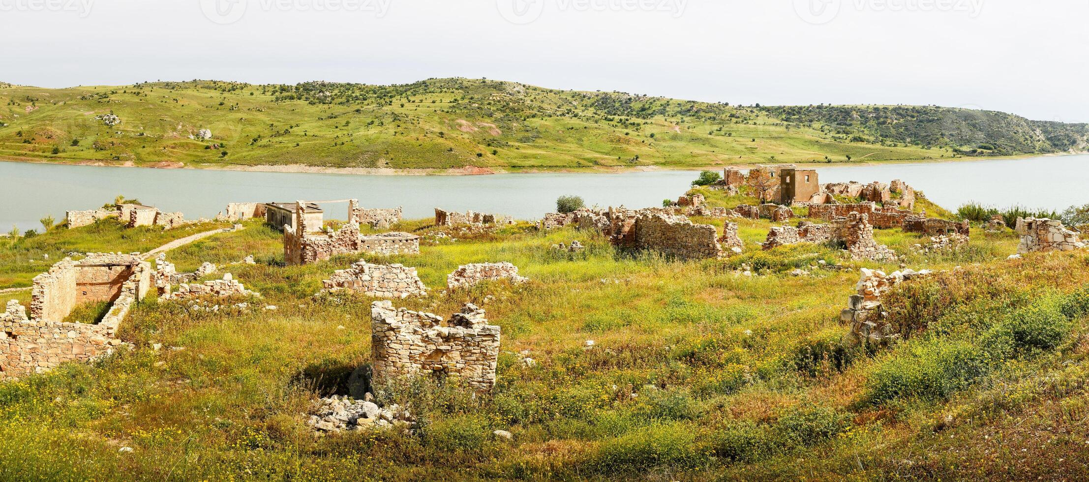 foinikas, un abandonné village dans le paphos district de Chypre. fantôme ville - célèbre visite destination dans grec Chypre photo