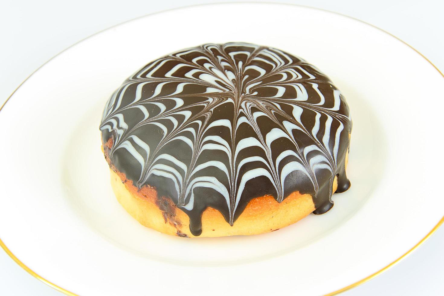 gâteau au chocolat sur une assiette. photo