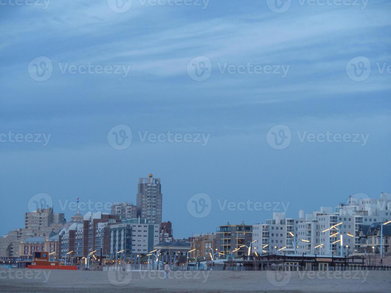 scheveningen à le Nord mer dans le Pays-Bas photo