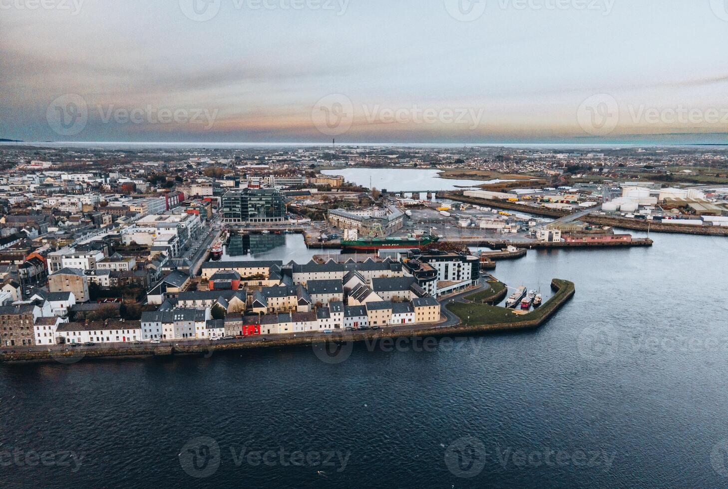vues de Galway, Irlande par drone photo