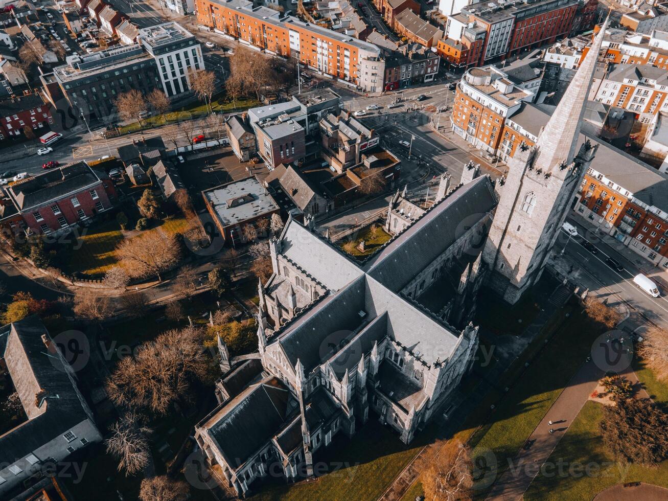 st. patrick's cathédrale dans Dublin, Irlande par drone photo