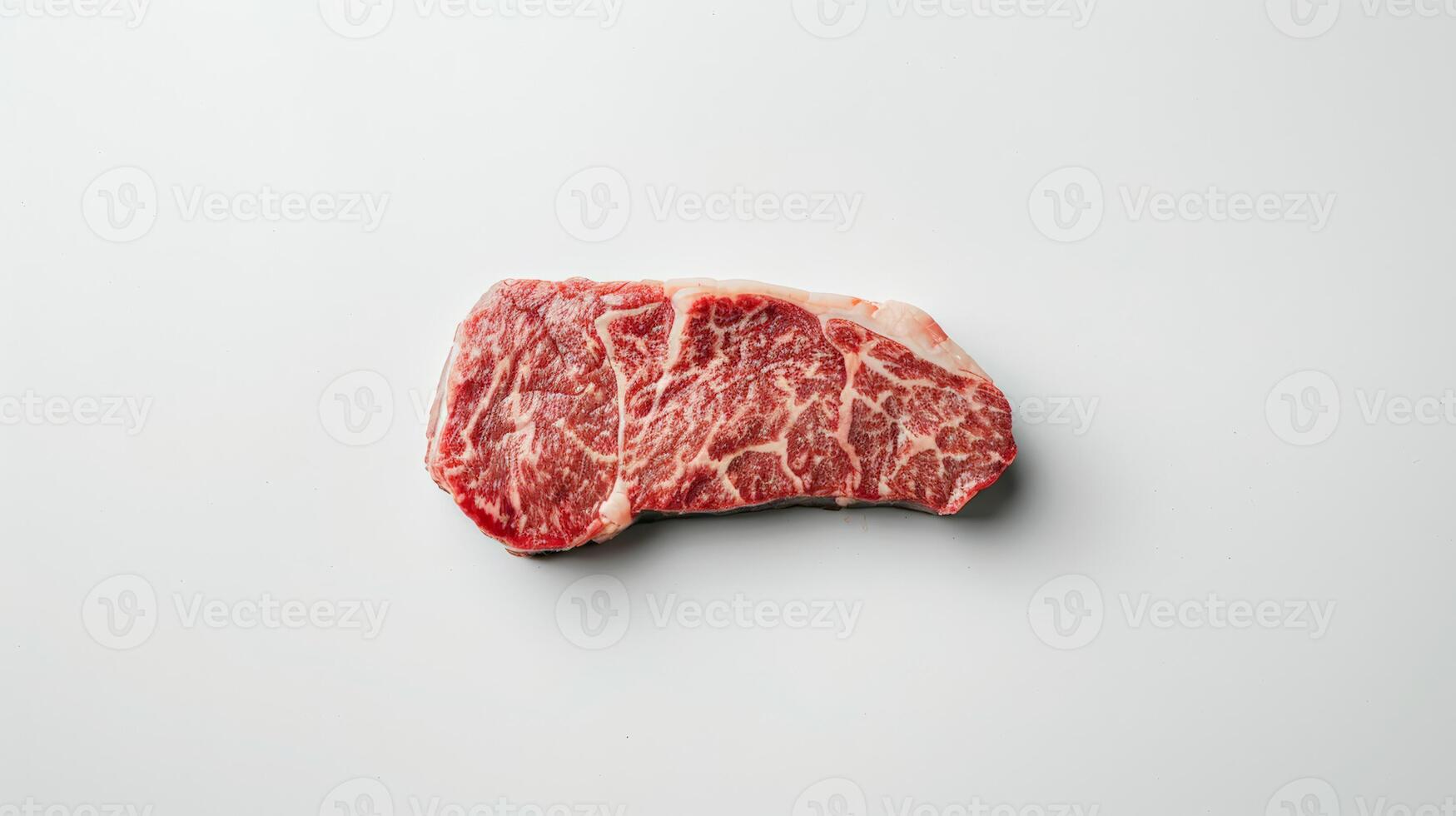 une Célibataire pièce de wagyu du boeuf steak, brut et marbré, isolé sur blanc Contexte photo