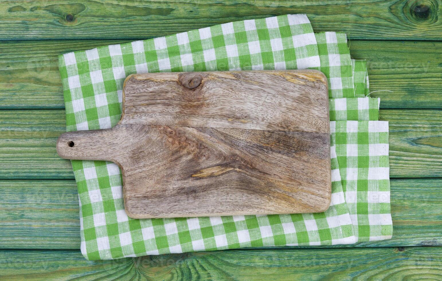 Coupe planche sur vert à carreaux nappe de table, Haut vue photo