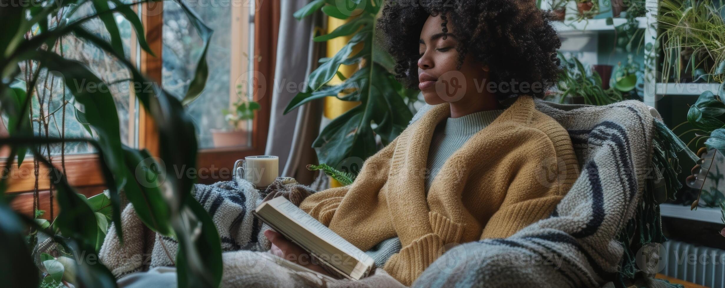 dans une silencieux coin de leur Accueil une la personne avec fibromyalgie est assis dans une confortable sauna entouré par les plantes et doux musique. elles ou ils siroter sur à base de plantes thé et lis une livre tandis que leur corps avantages photo