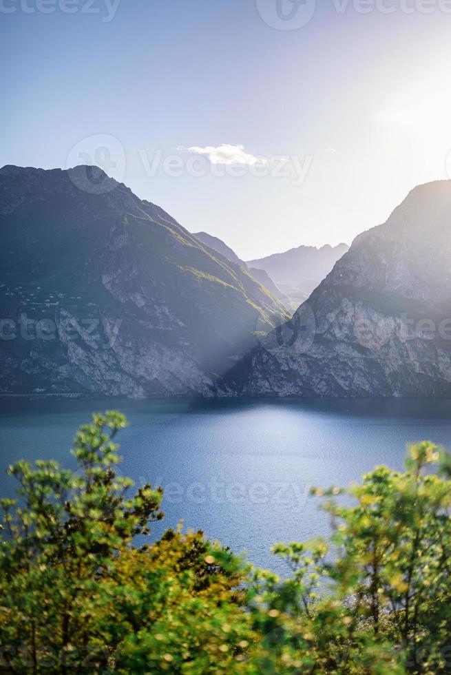 lac de garde, italie photo