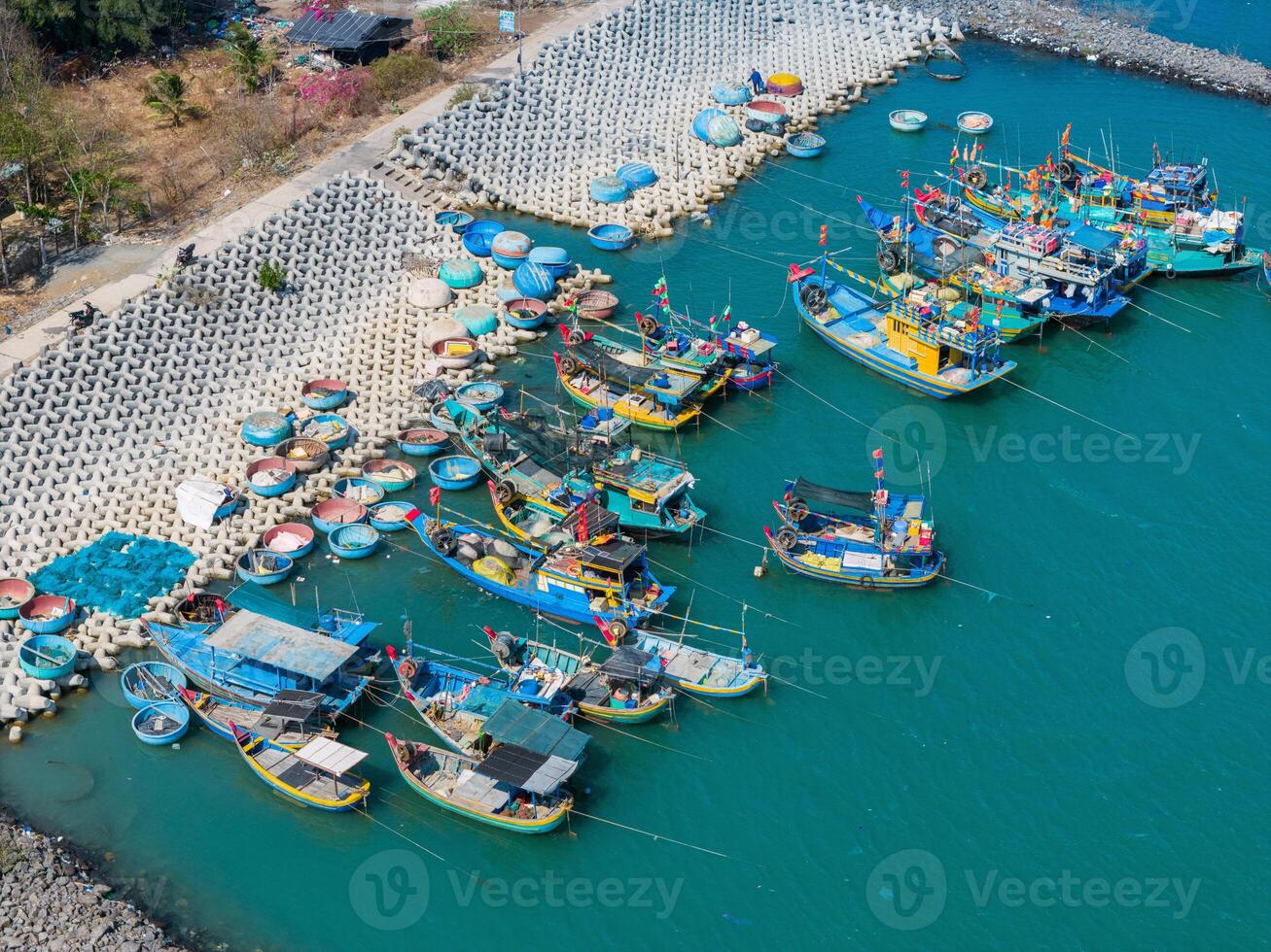 aérien vue de loc un pêche village, vung tau ville. une pêche Port avec tsunami protection béton blocs. paysage urbain et traditionnel bateaux dans le mer. photo